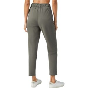 Lululemon Keep Moving Pant
Grey Sage women’s size 10
